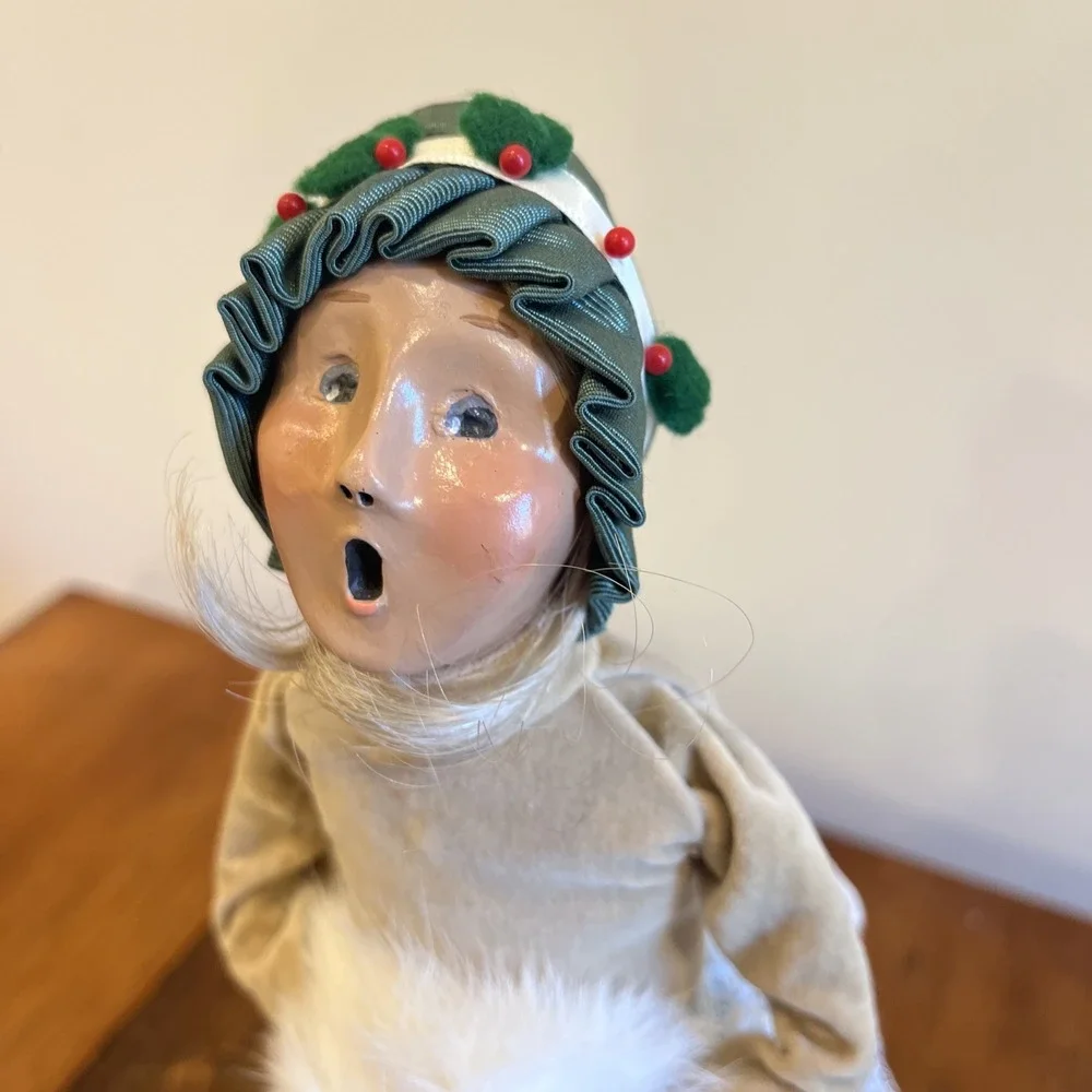 1993 BYERS CHOICE CHRISTMAS CAROLER Long Blond Hair White Muff Green Lace Outfit